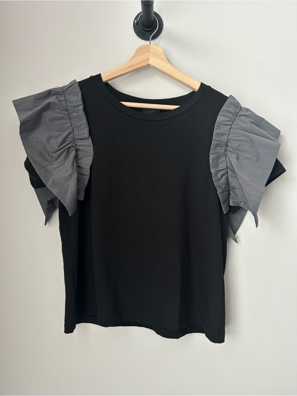NÜ Ruffle Sleeve Tee